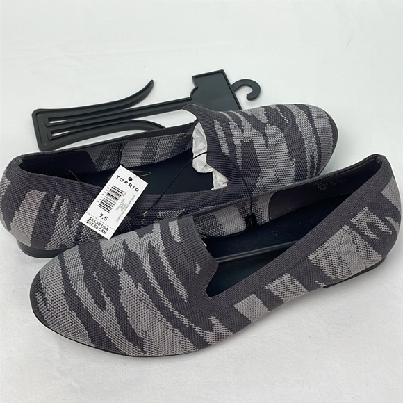 torrid Shoes - TORRID Women’s Gry Camo Stretch Knit Loafers Size 7.5WW